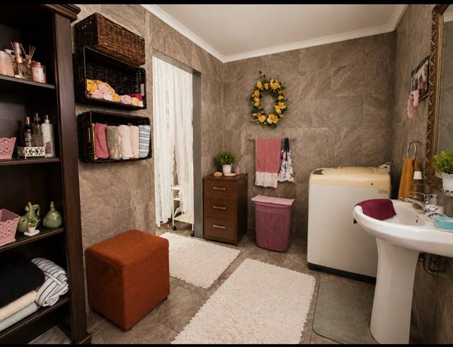 7 BEDROOM HOUSE FOR SALE IN MOOILANDE